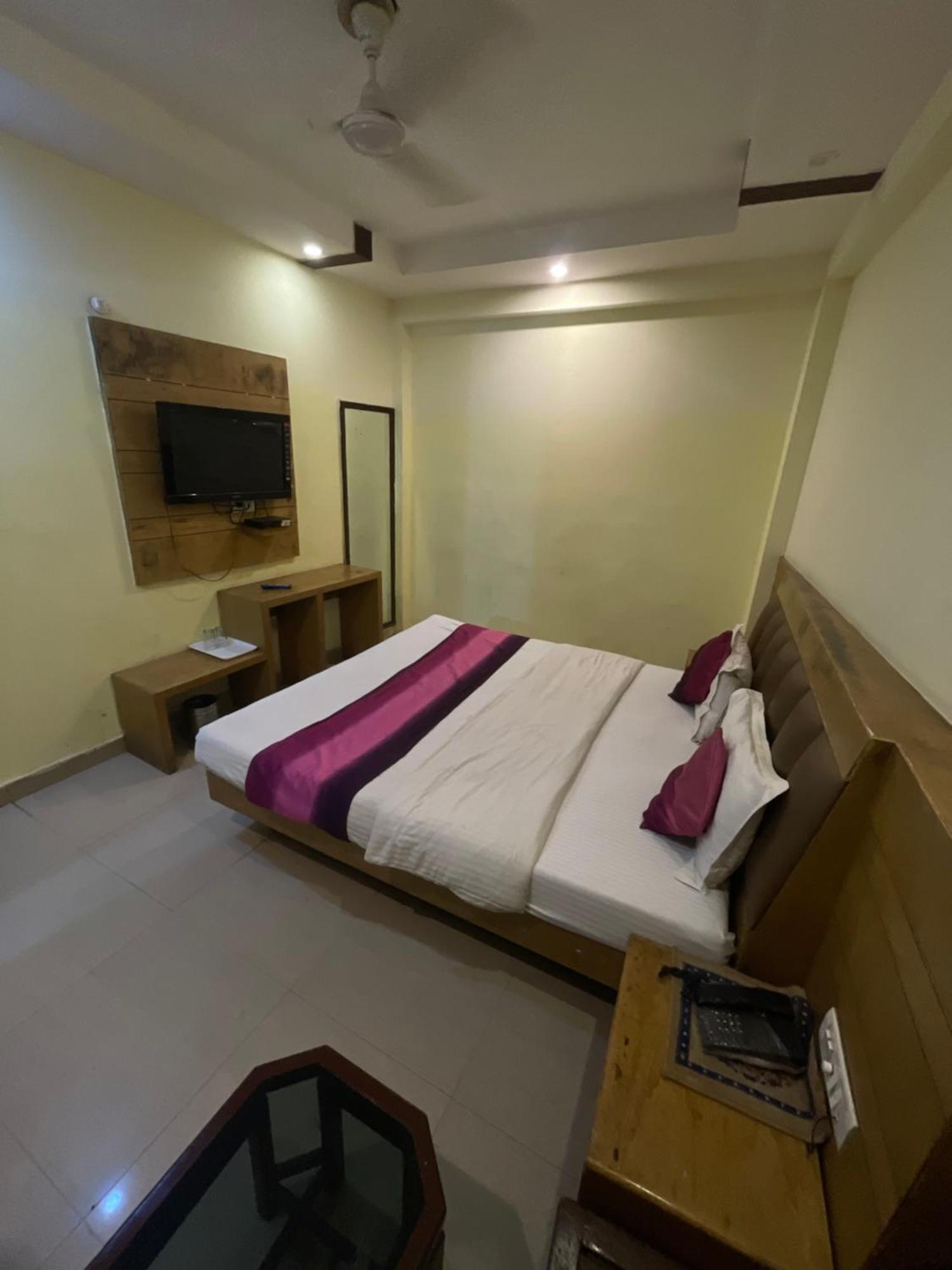 Hotel Golden Gate Νέο Δελχί Εξωτερικό φωτογραφία